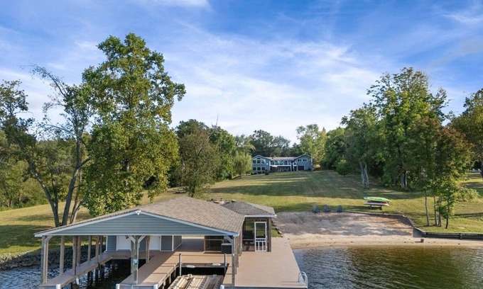 Aspen Hill House | Lakeview Escape – Spacious Retreat with Private Beach & Dock