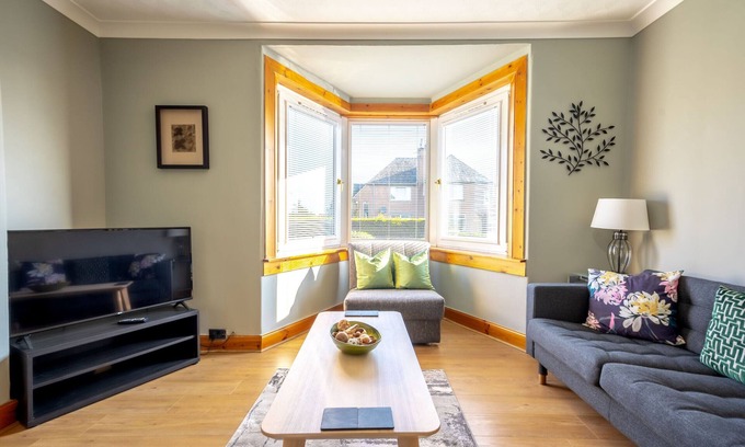St. Andrews Ski Chalet | Lamond Drive House | Parking
