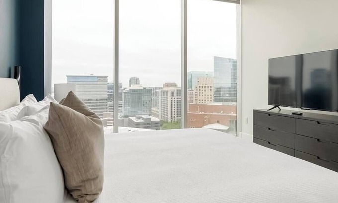 Uptown Apartment | Landing at Cortland on McKinney - 1 Bedroom in Oak Lawn