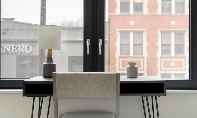 Logan Square Apartment | Landing at Logan Apartments - Studio in Logan Square
