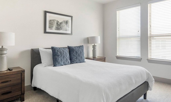 Manor Apartment | Landing | Modern 1BD, Clubhouse, Courtyard