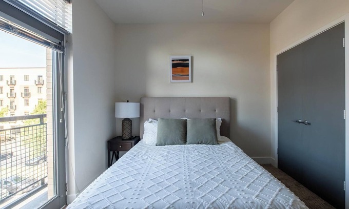 Church Hill Apartment | Landing | Spectacular 1BD, Courtyard