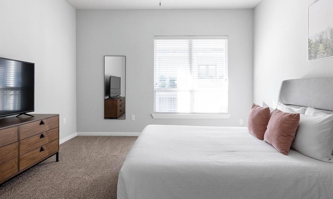 Buda Apartment | Landing | Spectacular 1BD, Clubhouse, Gym