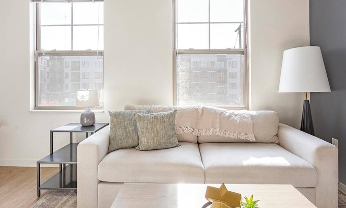 Richmond Apartment | Landing | Stunning 1BD, Gym