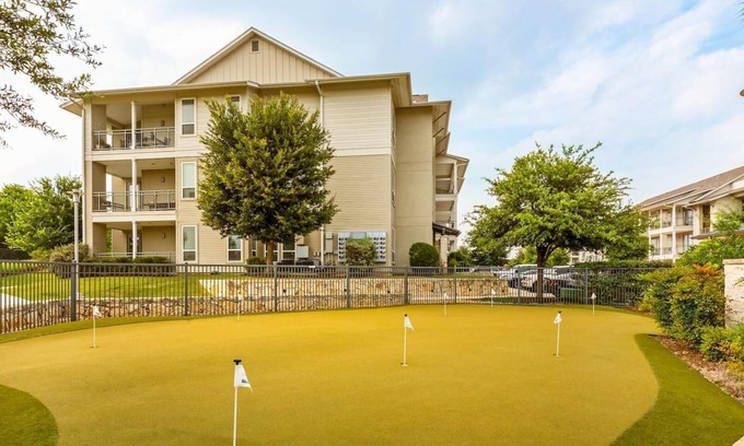 Buda Apartment | Landing | Stylish 2BD, Pool, Clubhouse