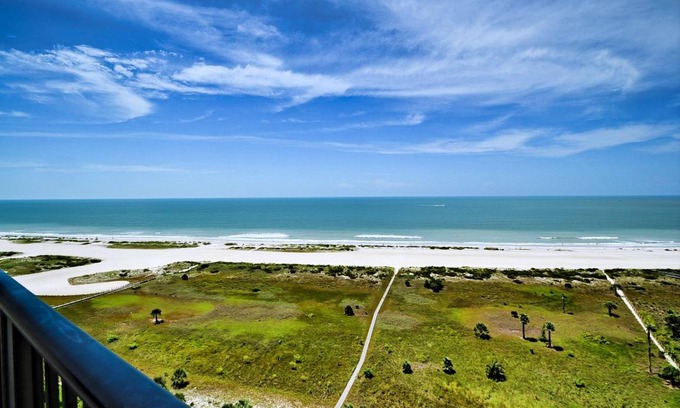 Sand Key Apartment | Landmark Tower 1707 Charming 17th Floor Oceanfront Condo