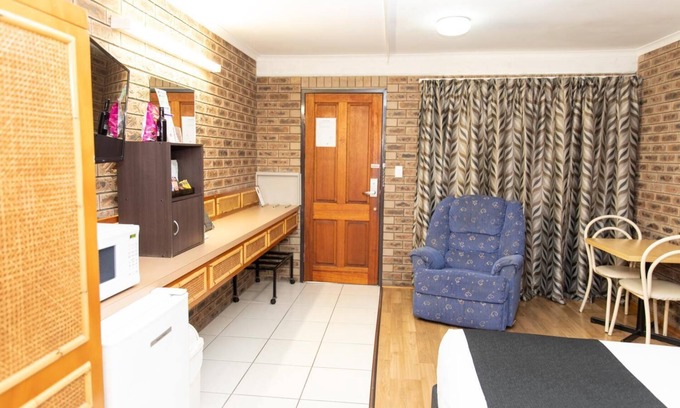 West Mackay Hotel | Lantern Motor Inn