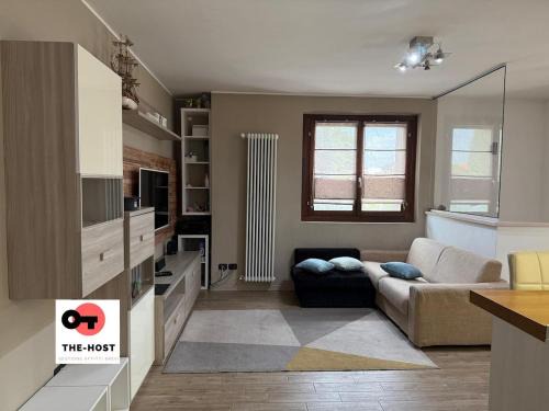 Giussano Apartment | Large apartment with garden and cinema room
