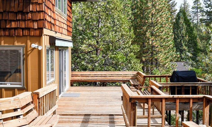 Cold Springs Cabin | Large Cabin in Cold Springs 3 Minutes From Pinecrest Lake & Dodge Ridge WiFi