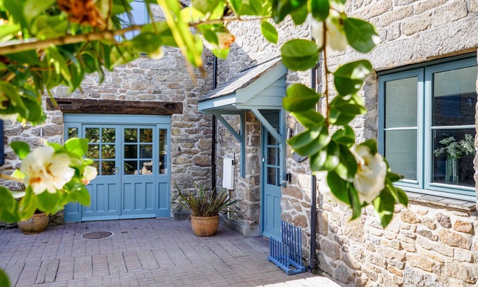 Falmouth Cottage | Large cottage, private hot tub, shared pool, nr Falmouth/Helford River, sleeps 8