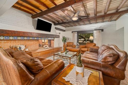 Tanque Verde House | Large Groups Cycling Golfing Heated Pool Fire Pit Solana Villa 5&8