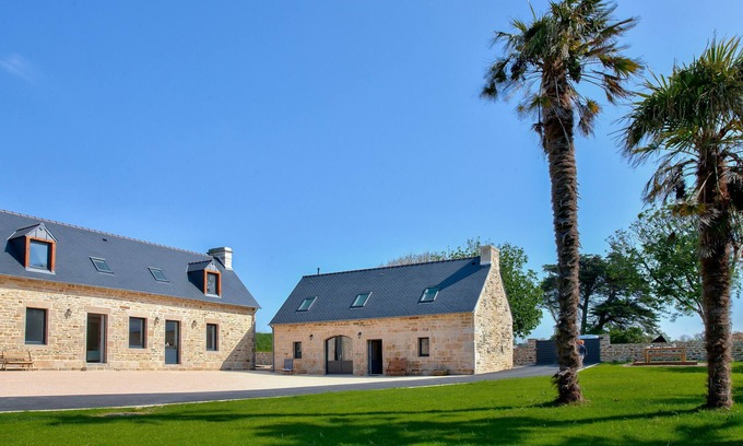 Plovan House | Large house and park for 10 with your family