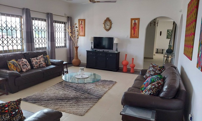 East Legon Villa | Large Quiet Villa 4BDR 3BTH Nr East Airport Spintex 8km to beach WIFI KINGbeds