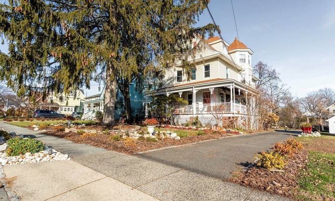 Montclair House | Large Space Great for Special Occasions: 2 Floors