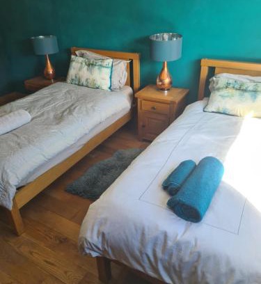 Pill House | Large twin room at Fir Tree Lodge, Shirehampton