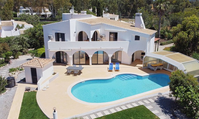 Penina Villa | Large villa and private heated (optional) swimming pool. Beautiful surrounding.