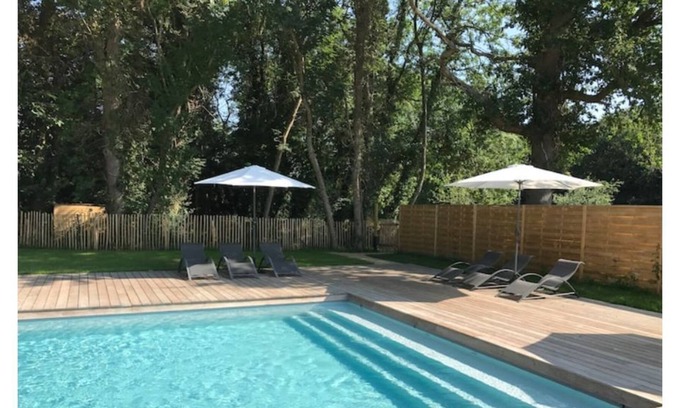 Locoal-Mendon Villa | Large villa with sea view & preserved peninsula - Pisicne
