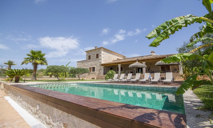 Campos Ski Chalet | Large villa with pool and garden to enjoy with family and friends