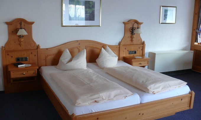Edertal House | Larger comfortable double room/multi-bed room/apartment - Waldhotel