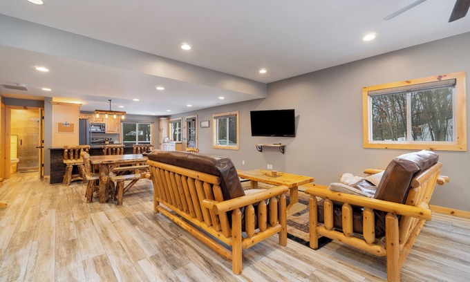 Higgins Lake Cabin | Larkin's Cabin Pet & Family Friendly!