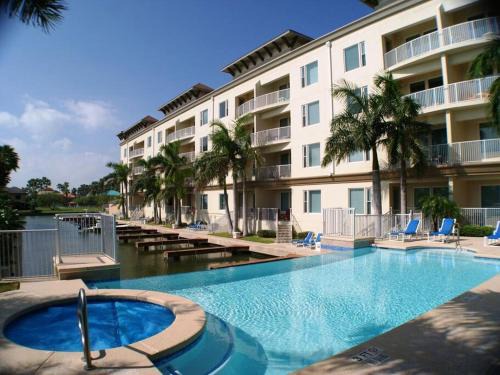 South Padre Island Apartment | Las Marinas 303 Channelfront boatslip, waterview