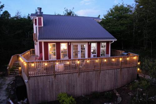 Beech Mountain Ski Chalet | Late Summer Specials - Hiking Trails - Walk 2 Fred's Deli