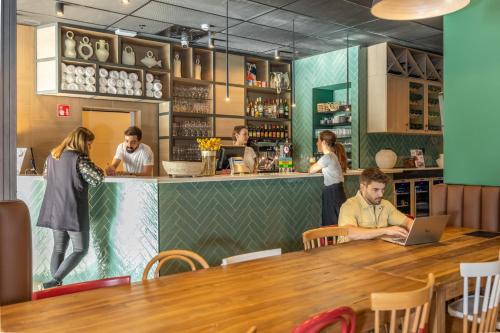 Lower Town Hotel | LATROUPE Grand Place Hostel