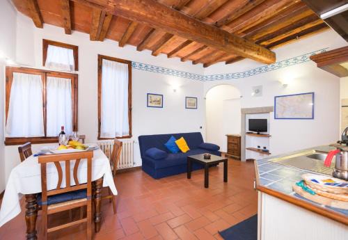 Sant' Ambrogio Apartment | Laura Holiday House