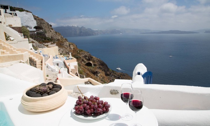 Oia Hotel | Lava Caves