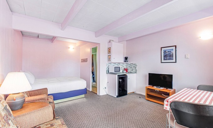 Westport House | Lavender hideaway for two with fast WiFi & a kitchenette - one dog welcome