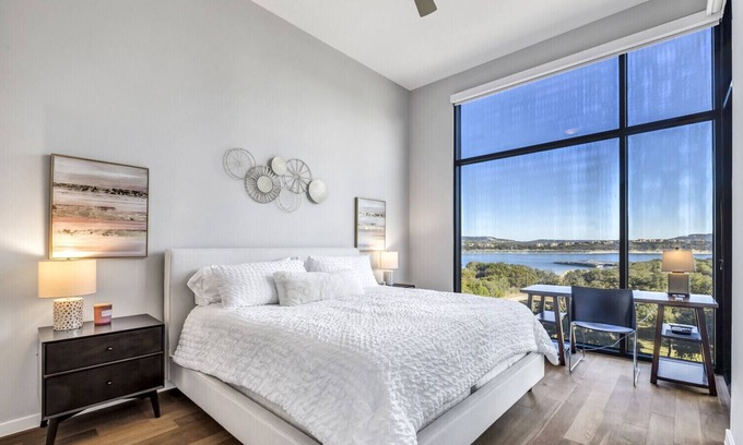 Emerald Point Condo | Lavish Lake Travis condo with breathtaking views!