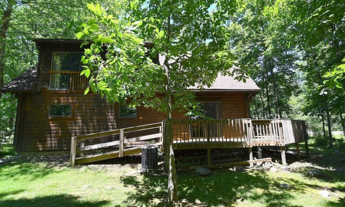 Berkeley Springs House | Lazy Bear Retreat - pet friendly, grill, wifi, fire pit, deck, hiking, fireplace