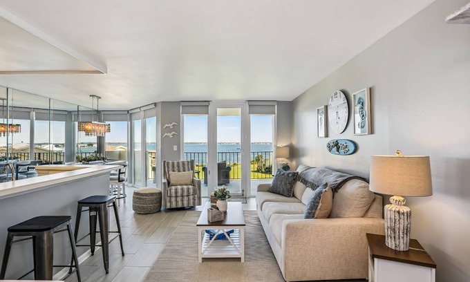 Pensacola Beach Condo | Lazy Dolphin - Beautifully Updated, Convenient Condo with Huge Community Pool & Tennis Court