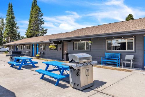 West Yellowstone Hotel | Lazy Duck Inn
