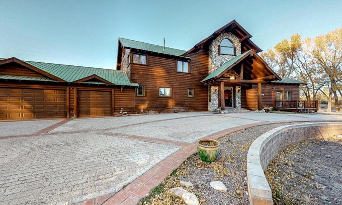 South Fork House | Lazy River Ranch House & Guest House