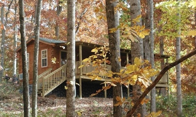 Hendersonville Cabin | Lazy Rocker Cabin at Green Mountain Lodge in the heart of NC Apple Country