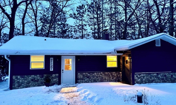 Northwoods Beach Cabin | LCO Lakefront Cabin, October available-Discounted for the Fall, Winter, & Spring
