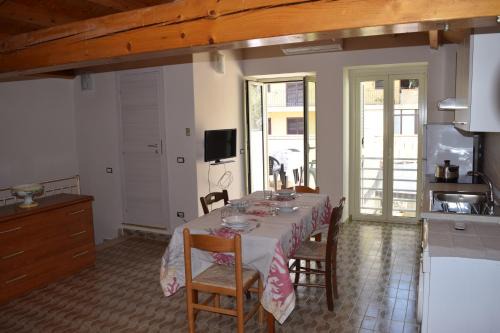 Milazzo Apartment | LE ANTICHE MURA monolocale