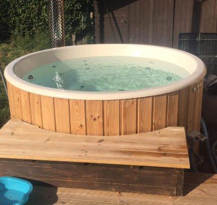 Chanly Ski Chalet | Le bain de la lesse