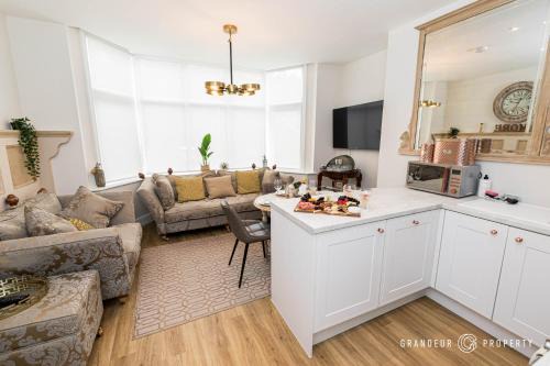 Poole Apartment | Le Chambre d Isabel by Grandeur Property