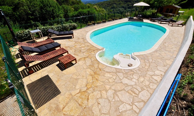 Riols Cottage | Le Chene - Cosy gite with panoramic mountain views, immersed in beautiful nature