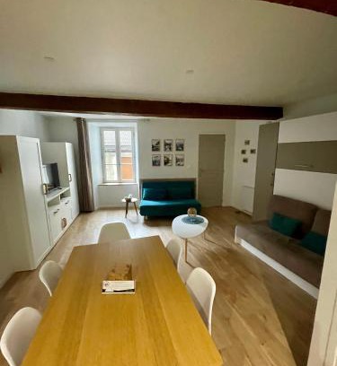 Ax-les-Thermes Apartment | Le cocon blanc: T2 centre Ax neuf et équipé 8 pers