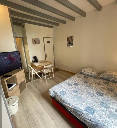 Centre Ville Apartment | Le cosy- calme, idéale couple, business, longs séjours(WIFI, Netflix, stationnement public gratuit)