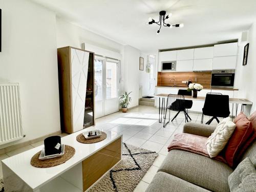 Epernay Apartment | Le Cubry : Appart hyper-centre avec une place de parking