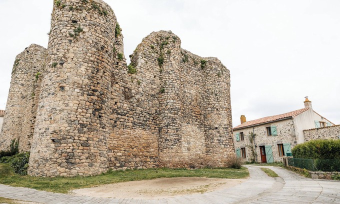 Les Chatelliers-Chateaumur House | Le logis du vieux Donjon, 10 min from Puy du Fou