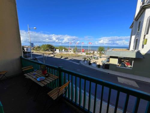 Luc-sur-Mer Apartment | Le Maxaudant Duplex avec Balcon et Vue sur Mer