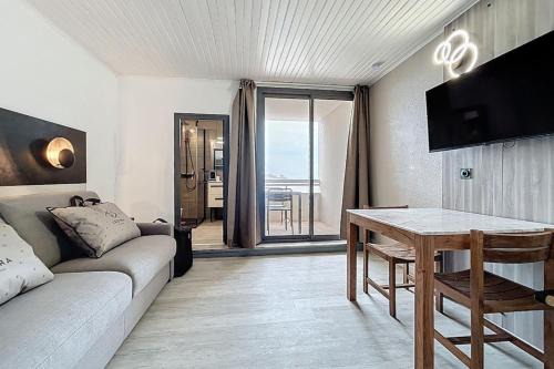 Saint-Pierre-la-Mer Apartment | Le Neptune - Studio face à la plage - Parking