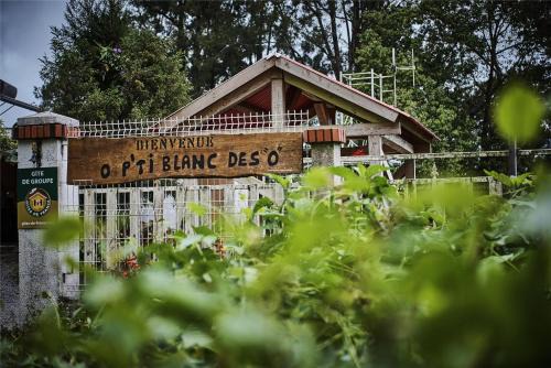 Hell-Bourg Bed & Breakfast | le p'ti blanc des "o"