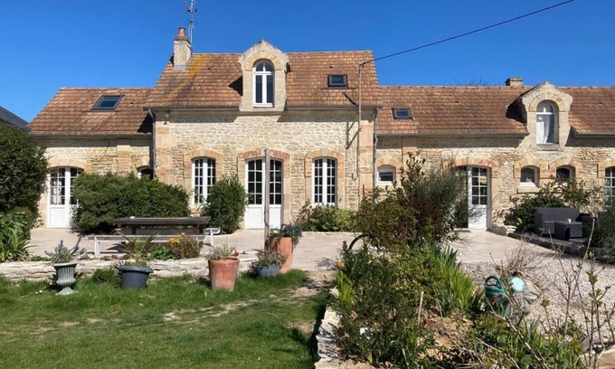 Ver-sur-Mer House | Le Relais - Authentic family home, seaside, 5 Bedrooms s/Gold Beach