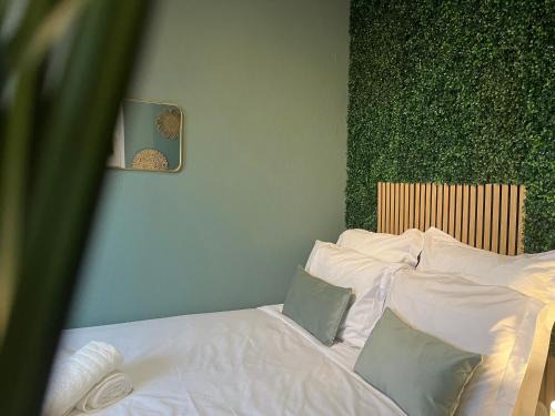 Evreux Apartment | Le Verdélite - Studio design & végétal proche gare et centre historique